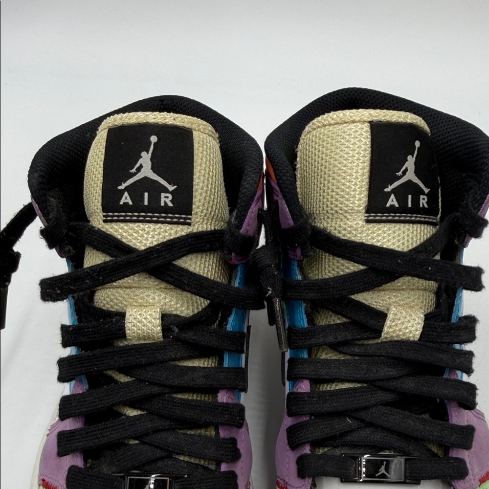 Jordan 1 Mid SE
Multi-Color (Women's) - Picture 3 of 10